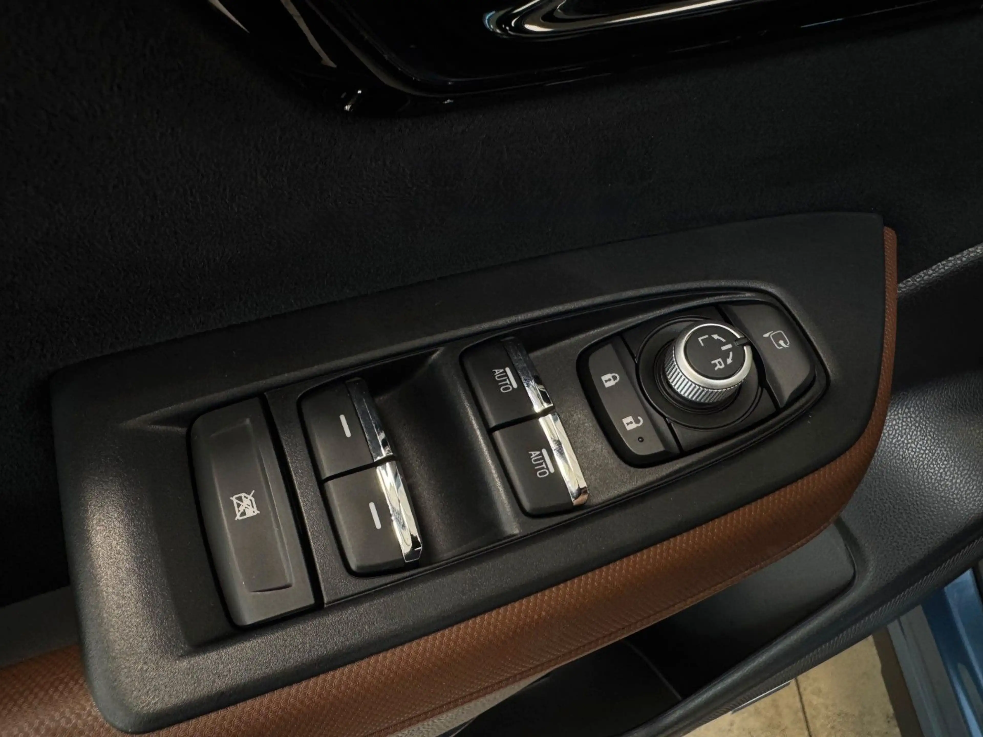 Subaru Forester AWD Platinum | AHK | Leder | Panorama — photo 14