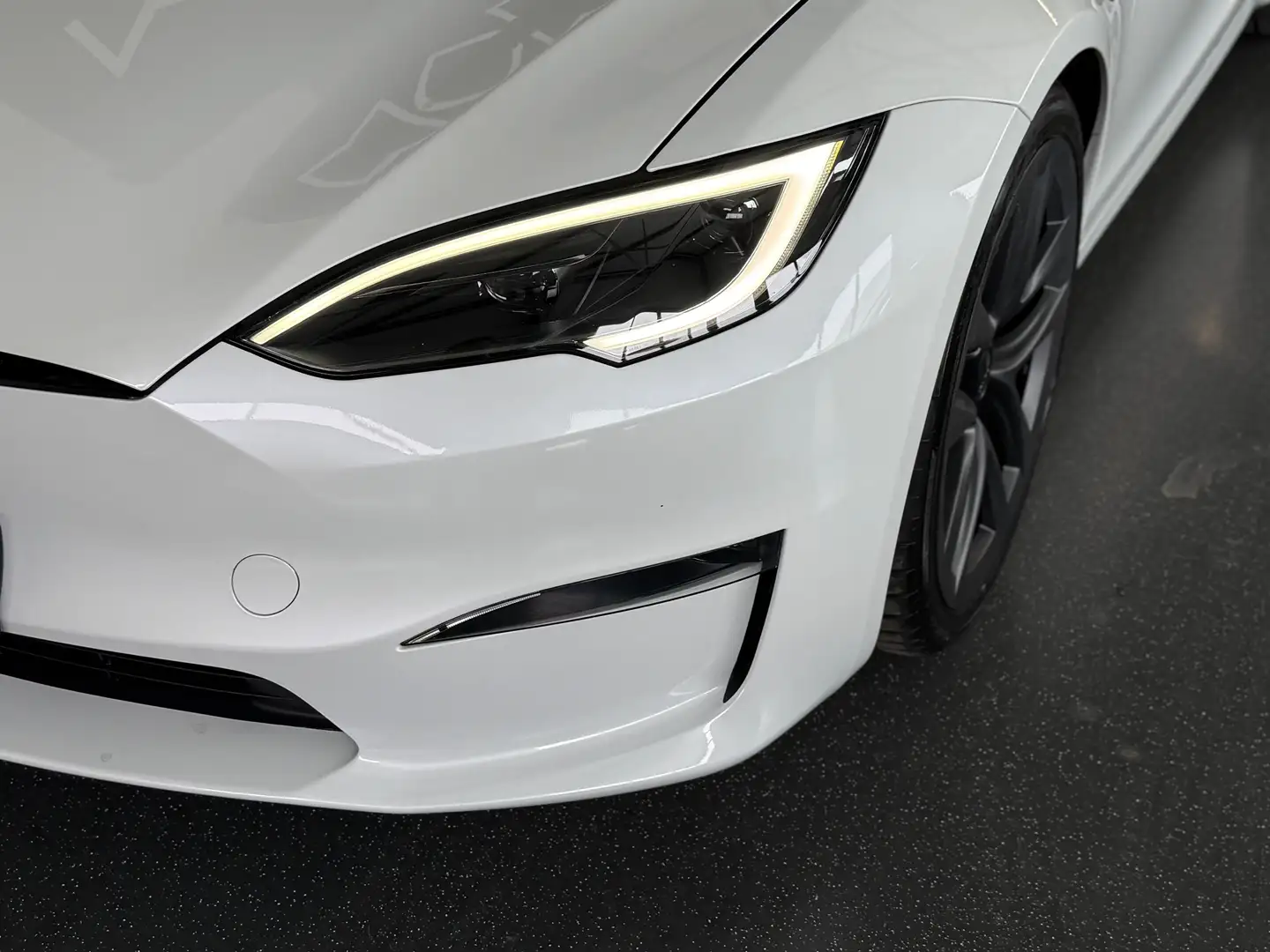 Tesla Model S Plaid MwSt. ausweisbar Weiß - 2