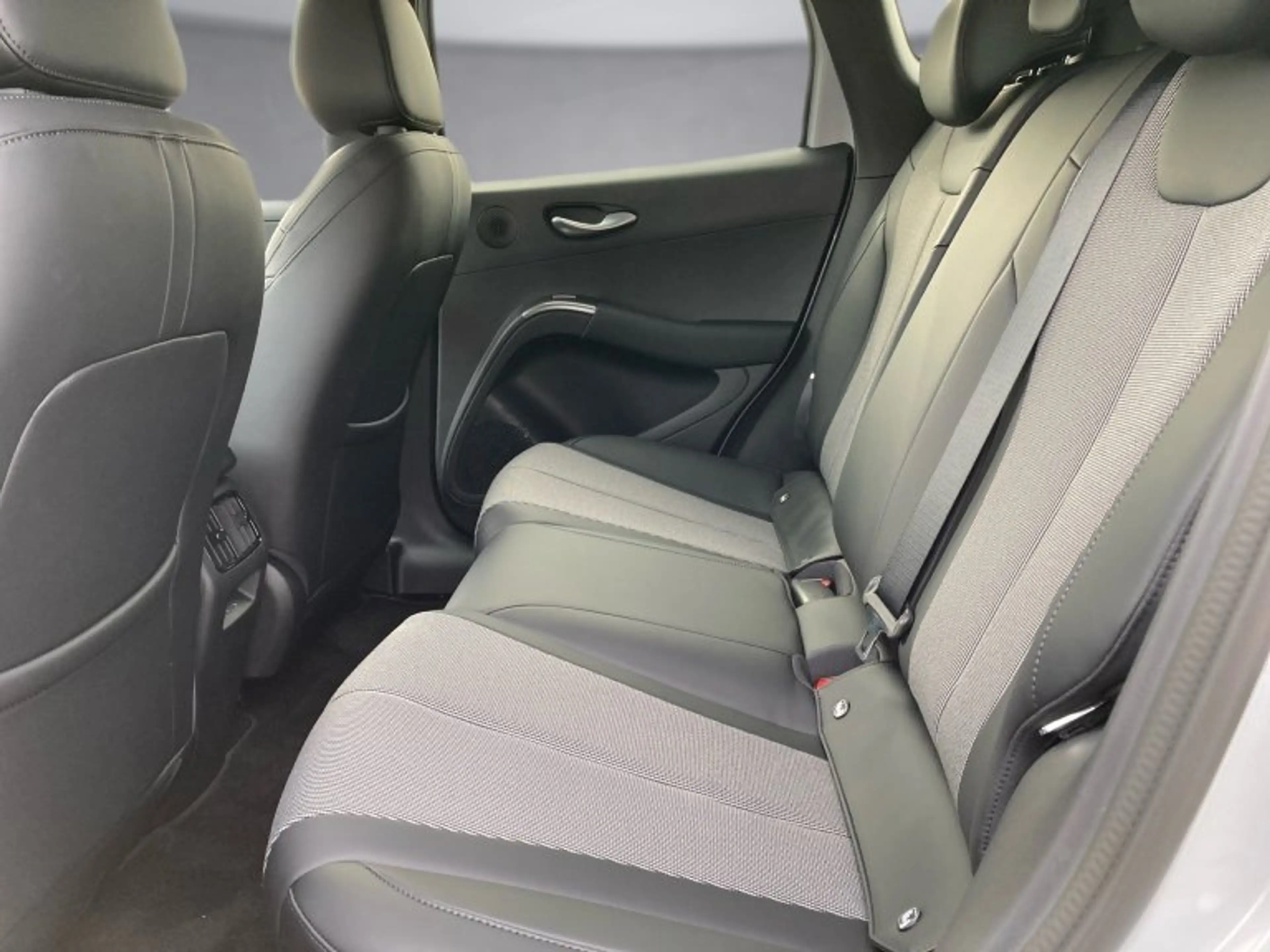BYD Dolphin G DM-i Comfort — photo 12