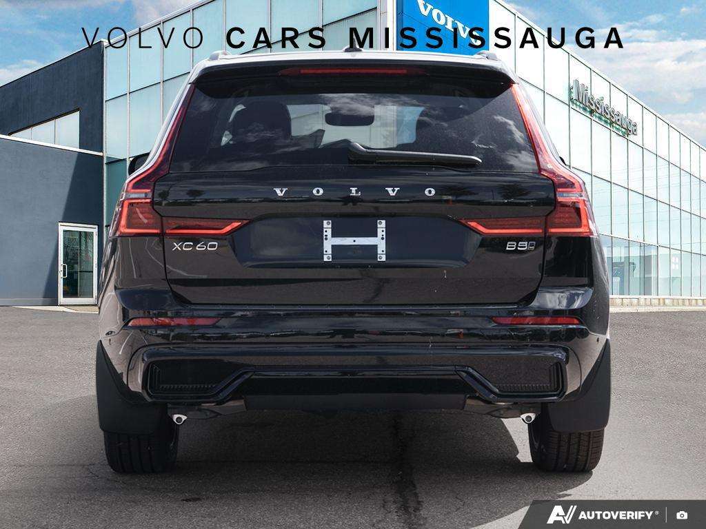 2026 Volvo XC60 B5 AWD Plus Dark Theme alt 5