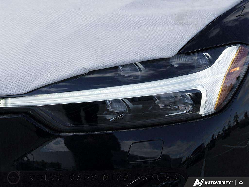 2026 Volvo XC60 B5 AWD Plus Dark Theme thumb 10
