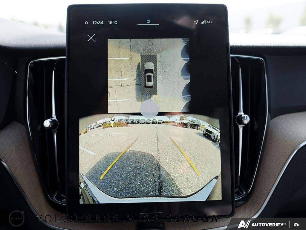 2026 Volvo XC60 B5 AWD Plus Dark Theme thumb 27