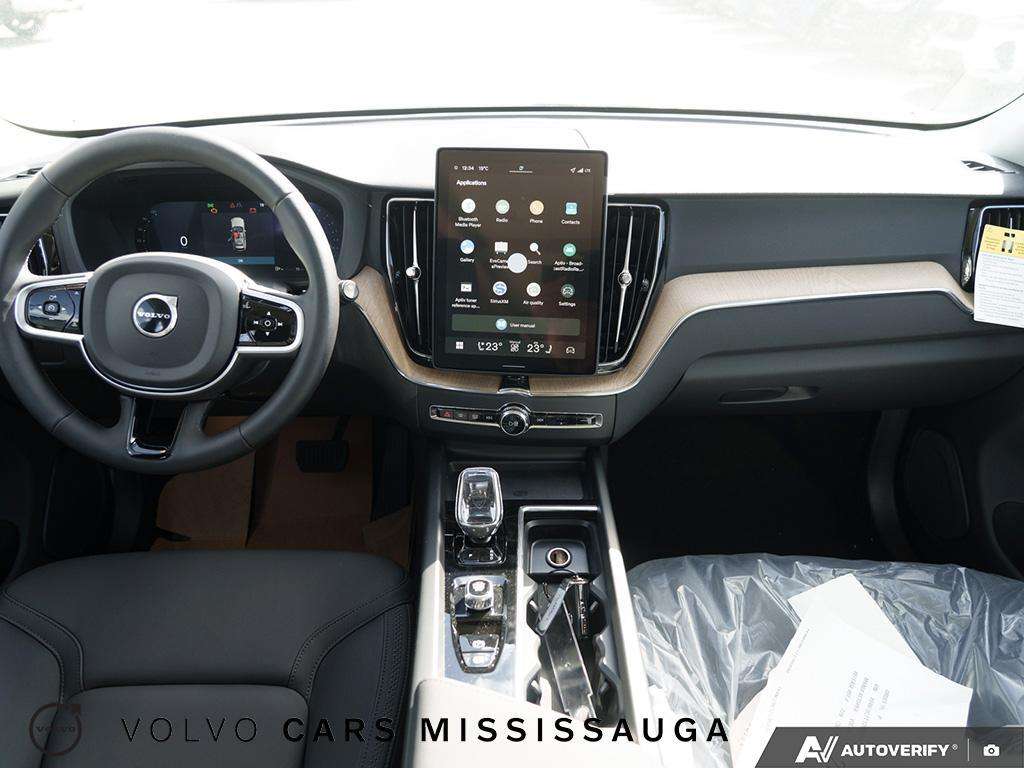 2026 Volvo XC60 B5 AWD Plus Dark Theme thumb 25