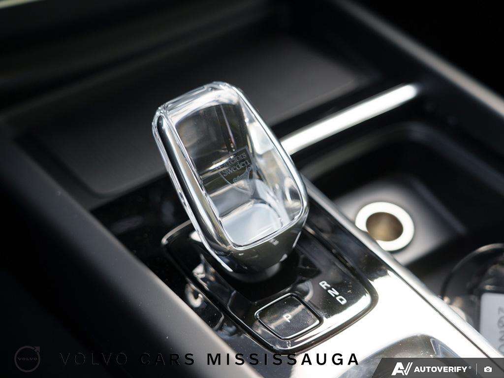 2026 Volvo XC60 B5 AWD Plus Dark Theme thumb 19