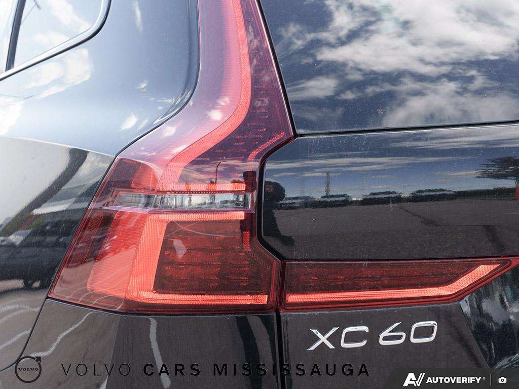 2026 Volvo XC60 B5 AWD Plus Dark Theme thumb 12