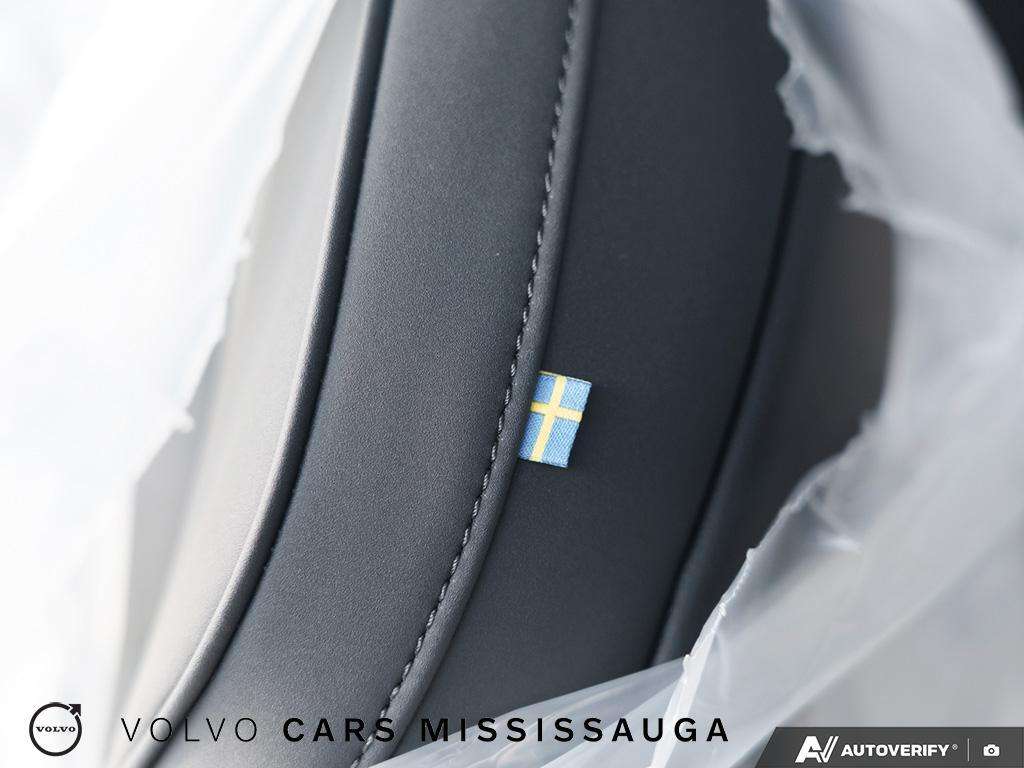2026 Volvo XC60 B5 AWD Plus Dark Theme thumb 23