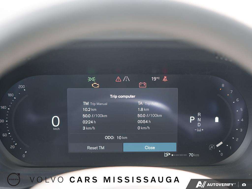 2026 Volvo XC60 B5 AWD Plus Dark Theme thumb 15