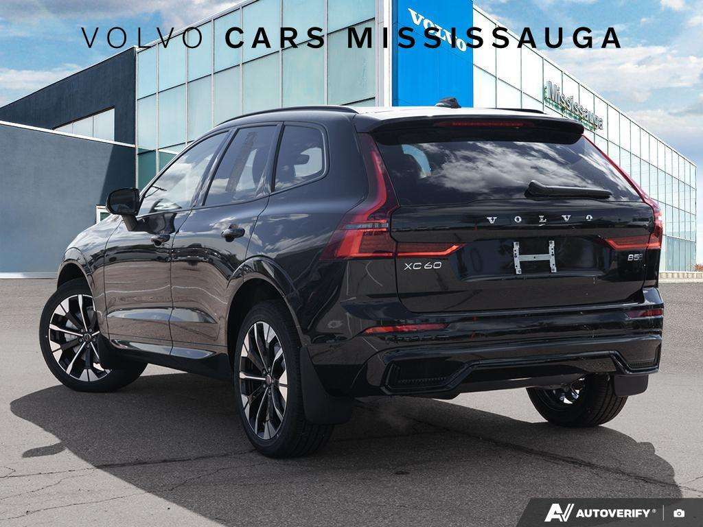 2026 Volvo XC60 B5 AWD Plus Dark Theme alt 4