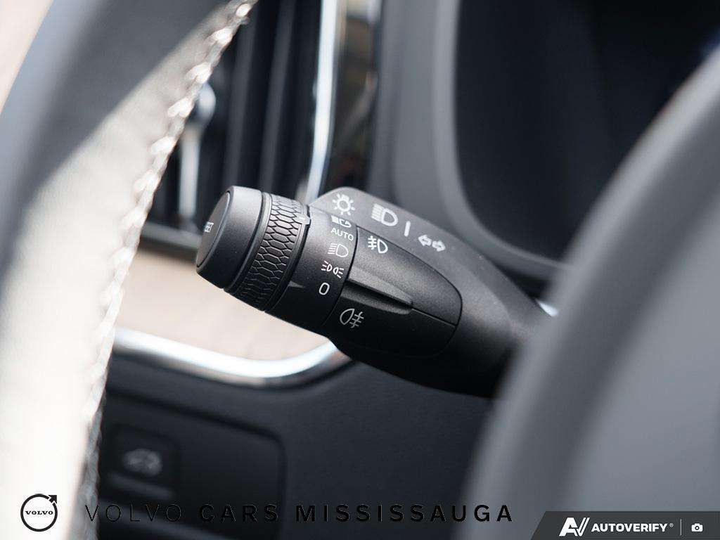 2026 Volvo XC60 B5 AWD Plus Dark Theme thumb 16