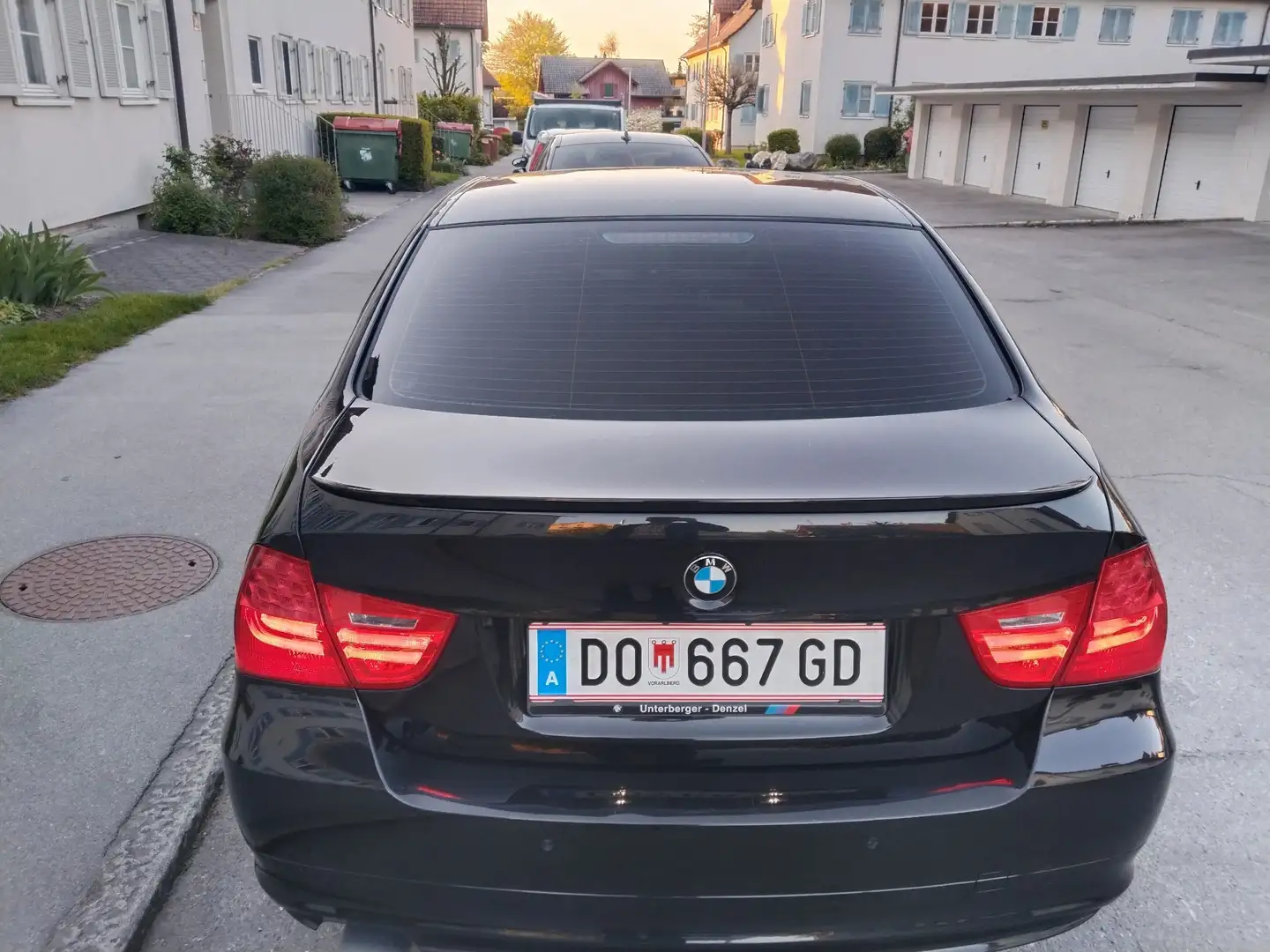 BMW 320 320d xDrive DPF Schwarz - 2