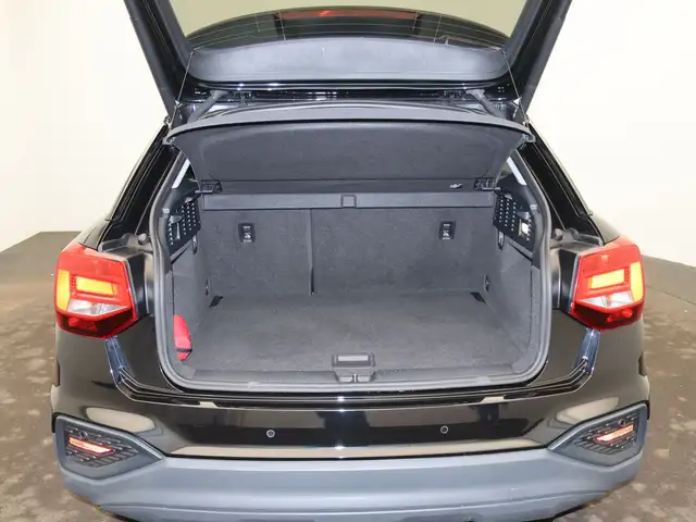 Audi Q2 view 8