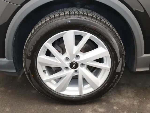 Audi Q2 view 17