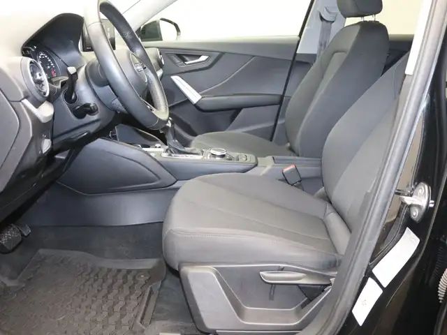 Audi Q2 view 13