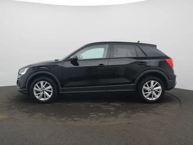 Audi Q2 view 4