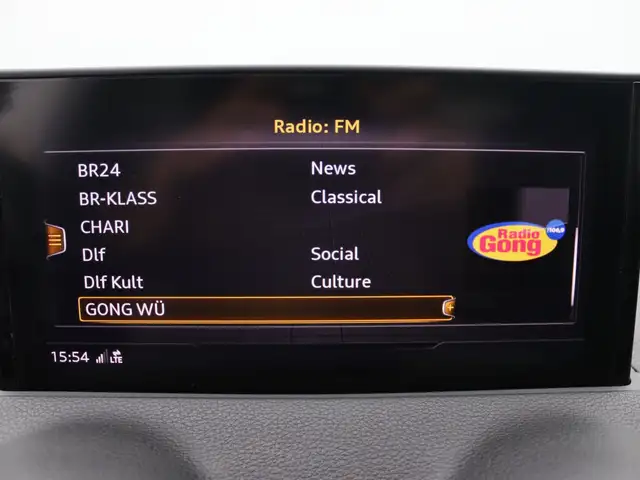 Audi Q2 view 16