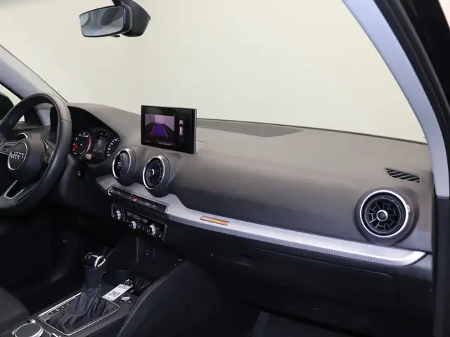 Audi Q2 view 9