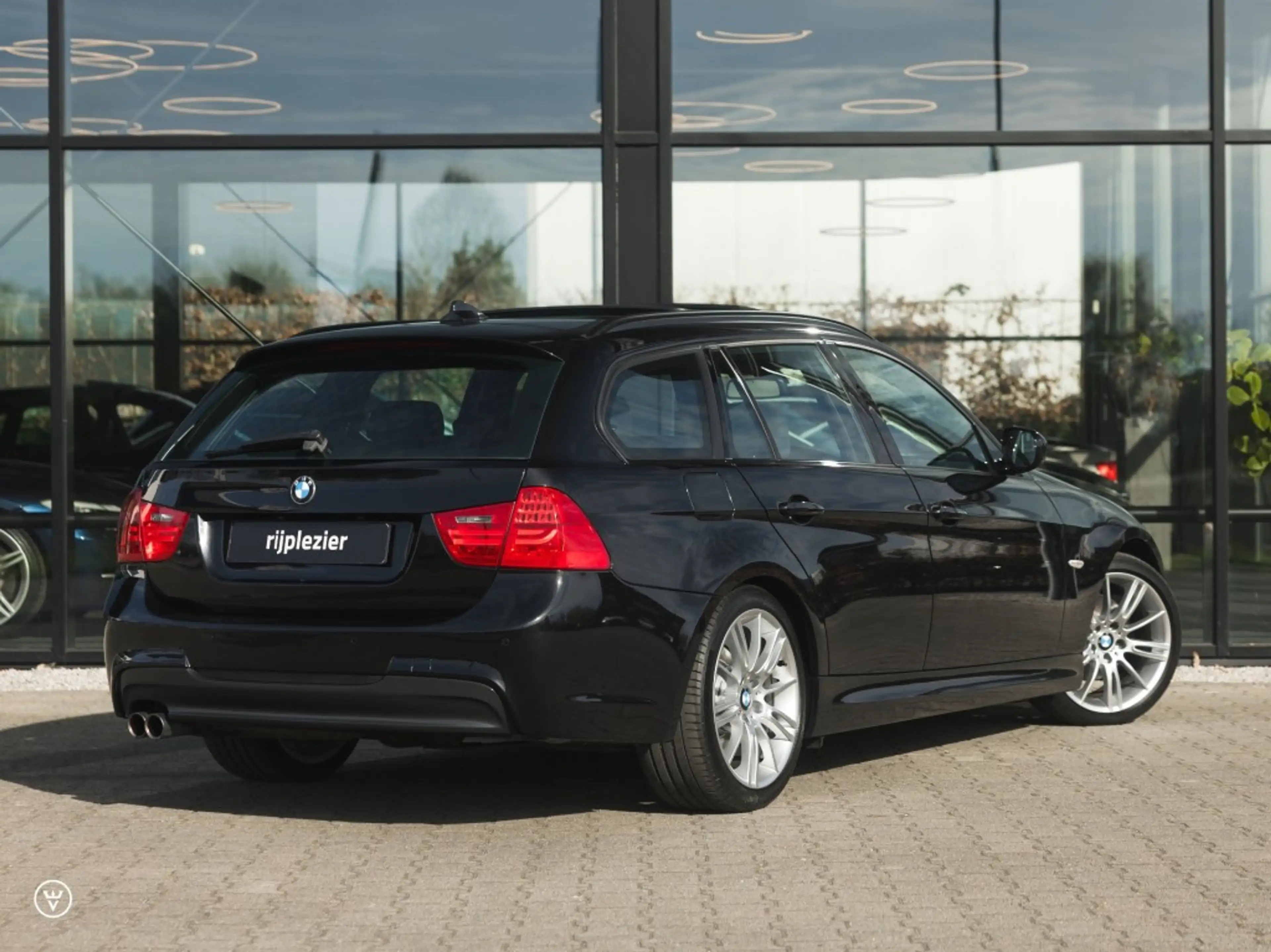 BMW 325 325i Touring LCI M-sport Aut. - Pano, TOP! — photo 4