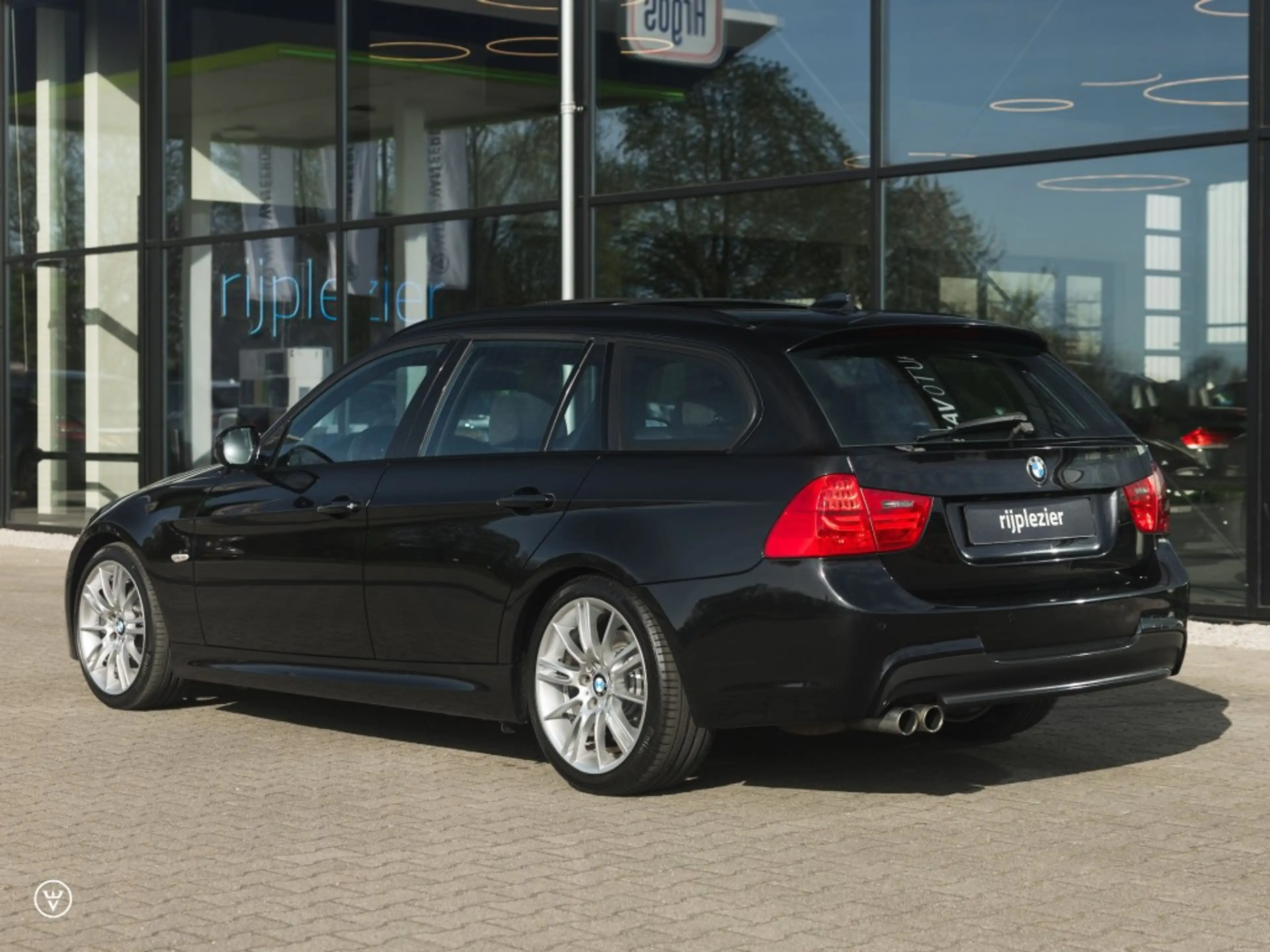 BMW 325 325i Touring LCI M-sport Aut. - Pano, TOP! — photo 16