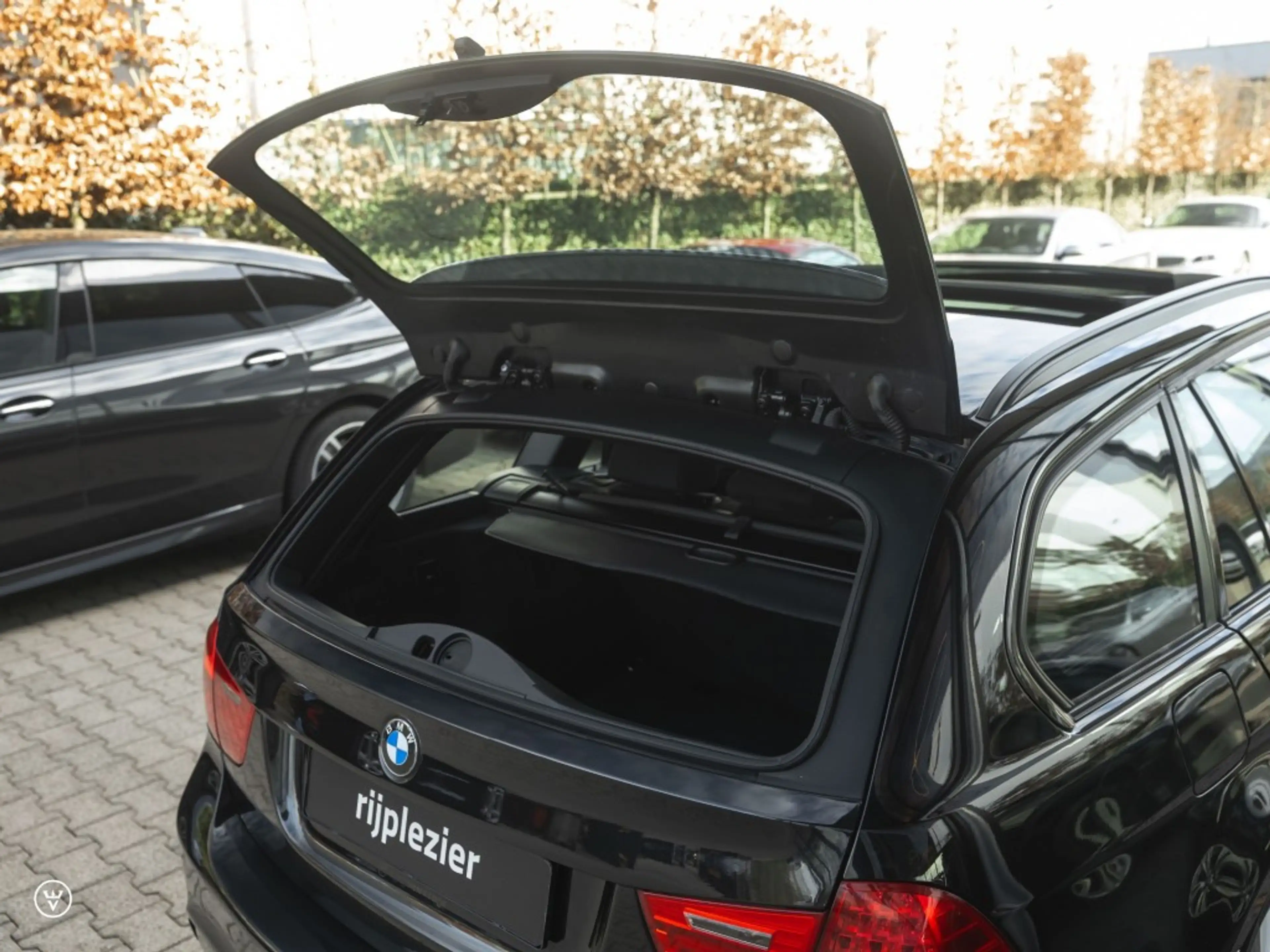 BMW 325 325i Touring LCI M-sport Aut. - Pano, TOP! — photo 18