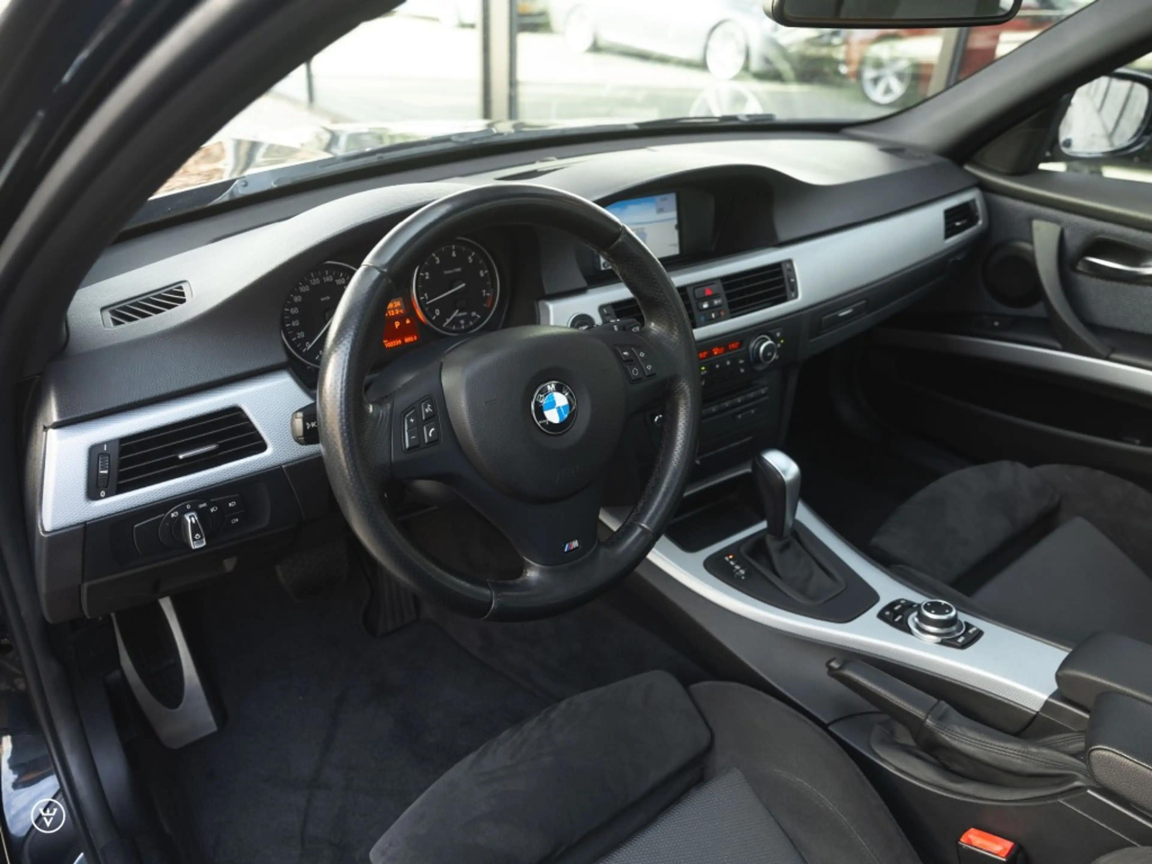 BMW 325 325i Touring LCI M-sport Aut. - Pano, TOP! — photo 2