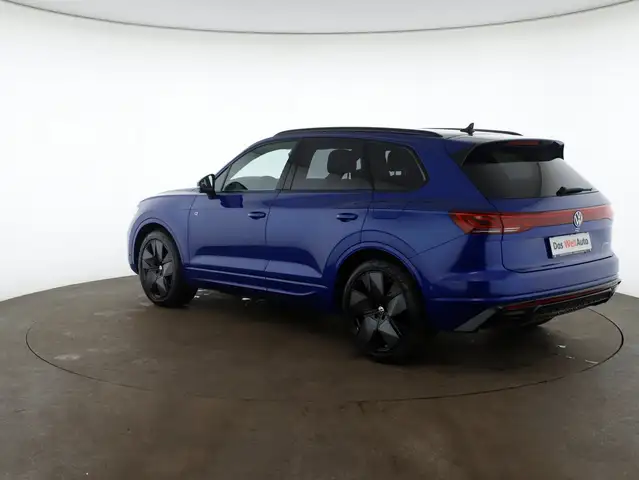 Volkswagen Touareg view 5