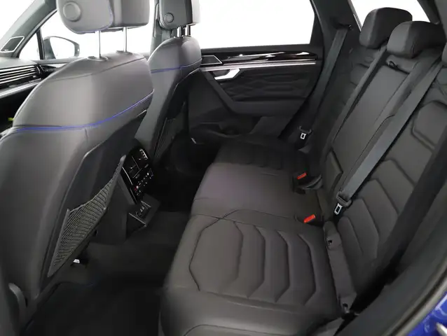Volkswagen Touareg view 11
