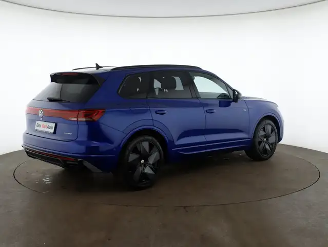 Volkswagen Touareg view 4