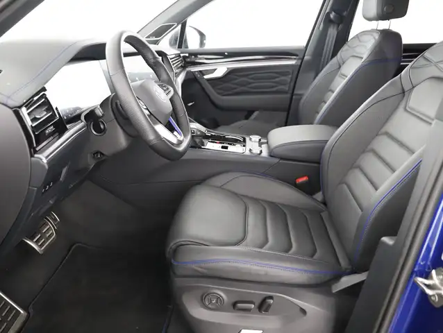 Volkswagen Touareg view 9