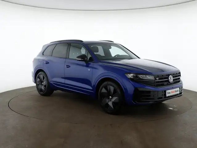 Volkswagen Touareg view 2