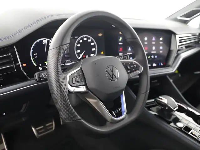 Volkswagen Touareg view 12