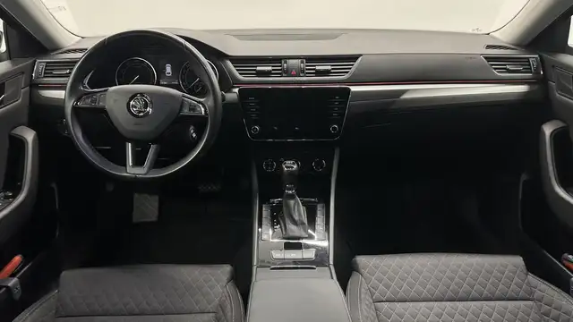 Skoda Superb view 3