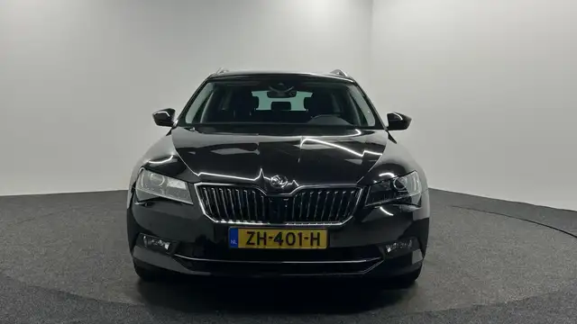 Skoda Superb view 11