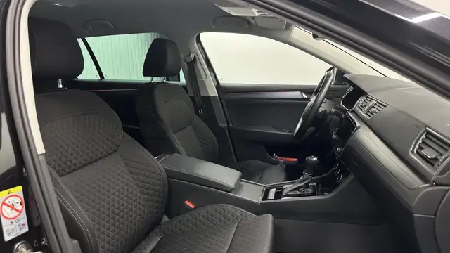 Skoda Superb view 4