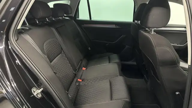 Skoda Superb view 5