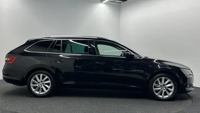 Skoda Superb view 13