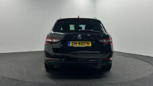 Skoda Superb view 12