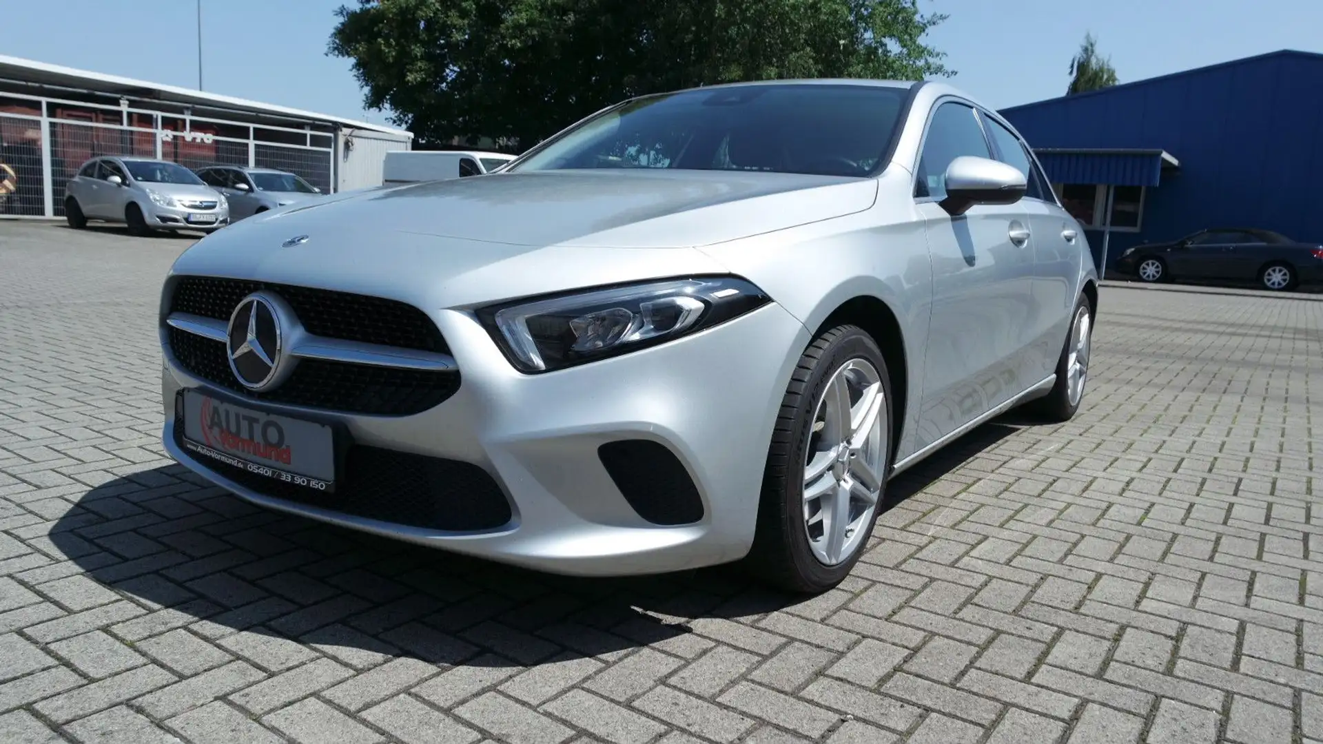 Mercedes-Benz A 200 d Progressive, LED, 1. Hand Silber - 1
