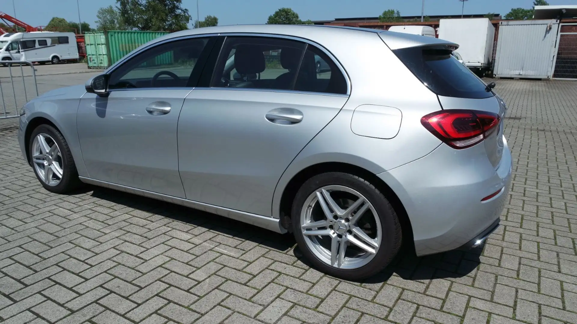 Mercedes-Benz A 200 d Progressive, LED, 1. Hand Silber - 2
