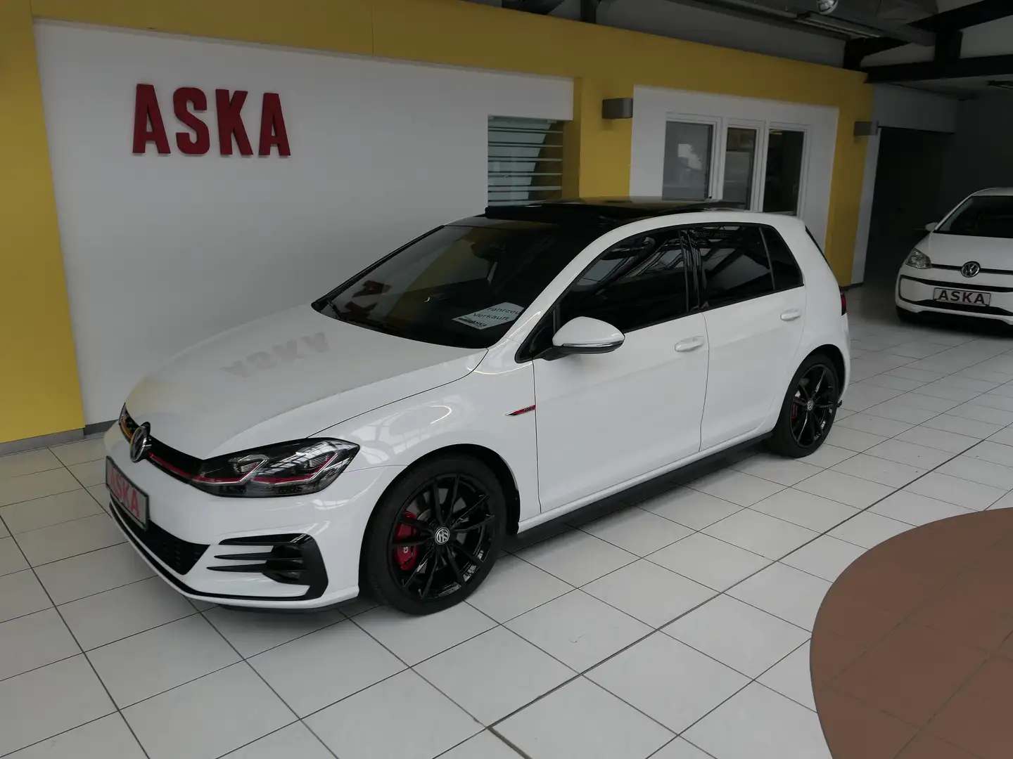 Volkswagen Golf GTI 2.0 TSI Performance ab 22.8.25 verfügbar Weiß - 1