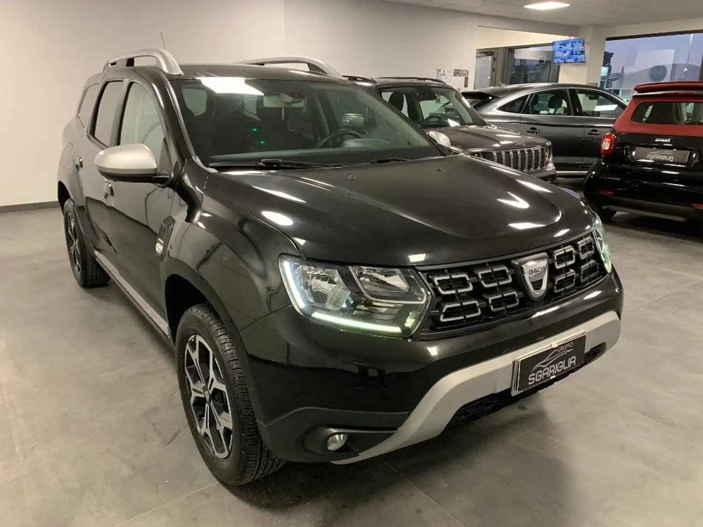 Dacia Duster 1.6 GPL 4x2 Prestige Schwarz - 1