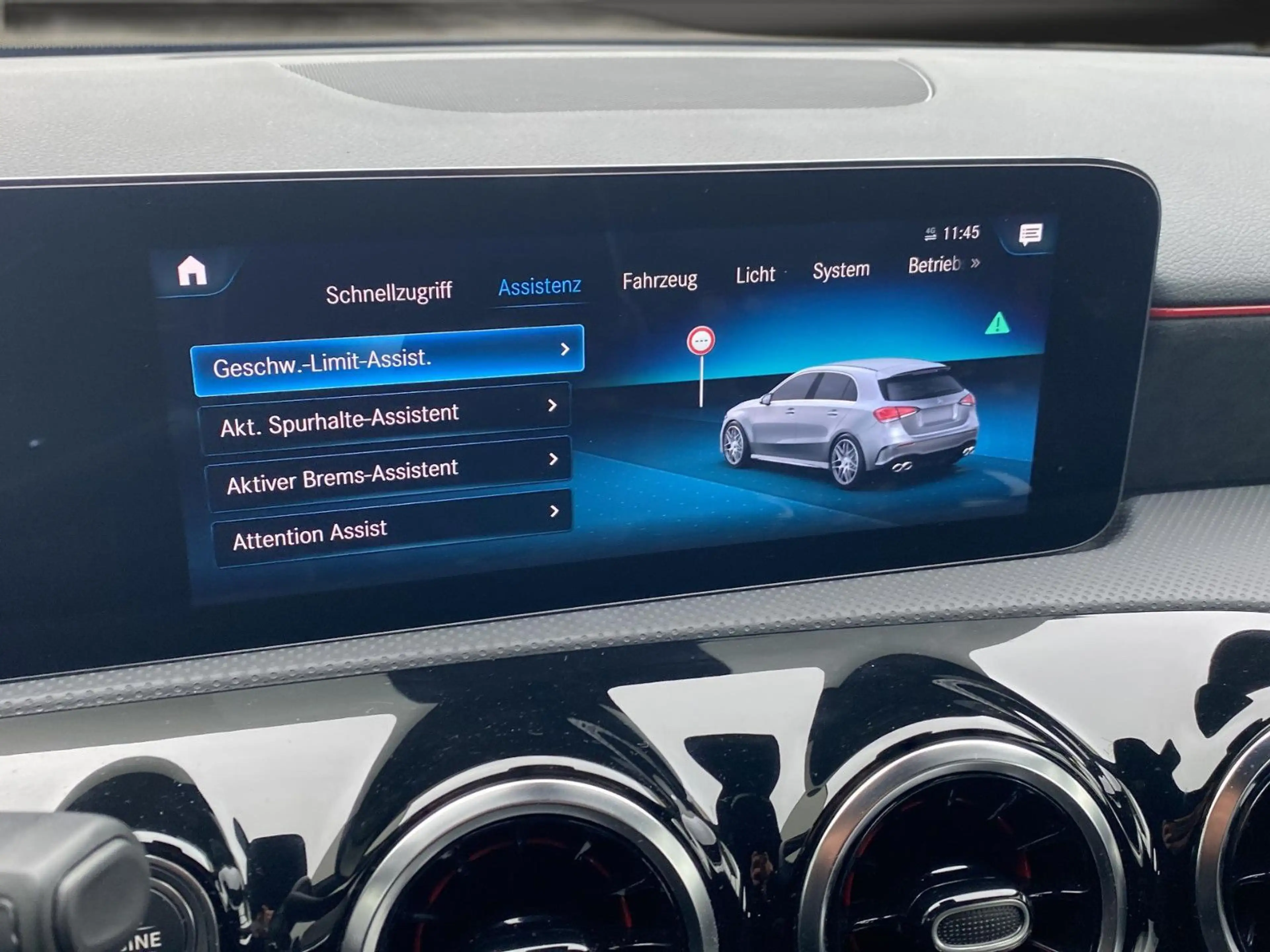 Mercedes-Benz A 45 AMG 4Ma Alcantara*LED*DAB*18*DigTacho — photo 15