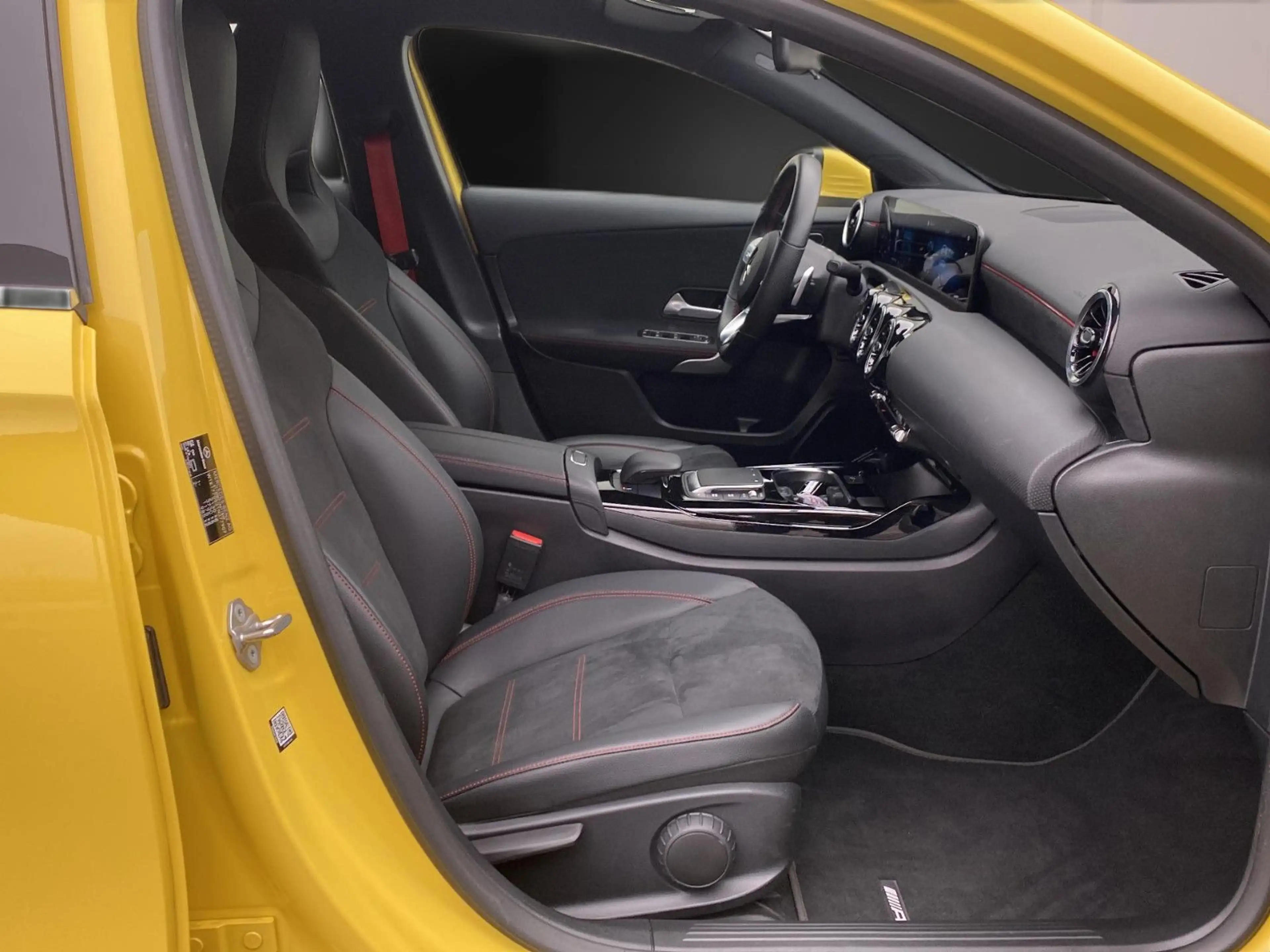 Mercedes-Benz A 45 AMG 4Ma Alcantara*LED*DAB*18*DigTacho — photo 11