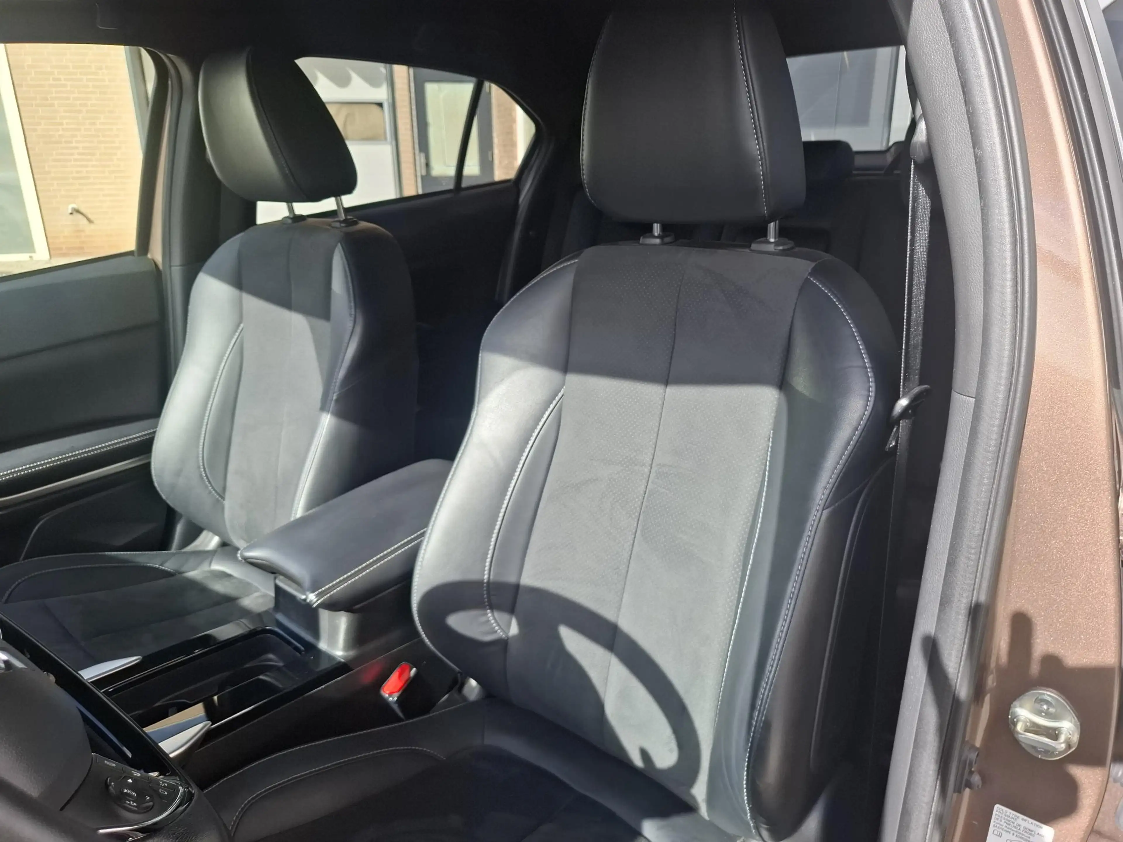 Mitsubishi Eclipse Cross 2.4 PHEV Business Executive SOH 98% — photo 7