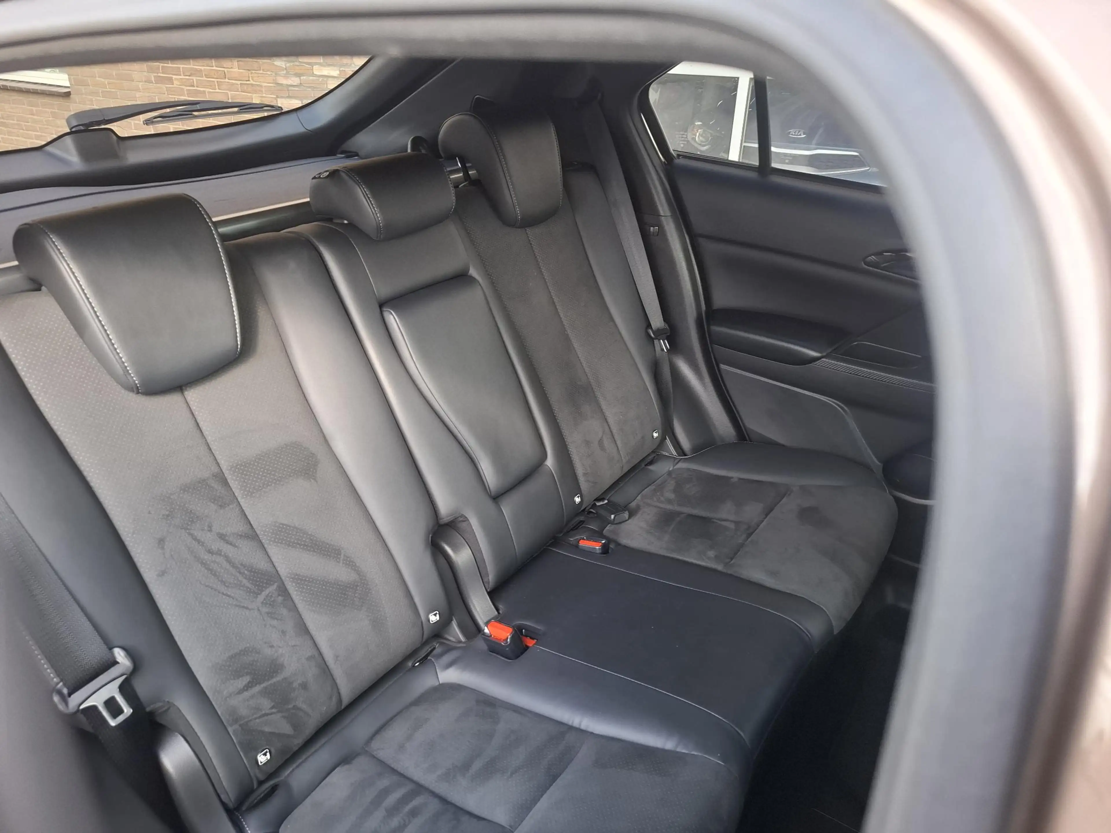Mitsubishi Eclipse Cross 2.4 PHEV Business Executive SOH 98% — photo 30
