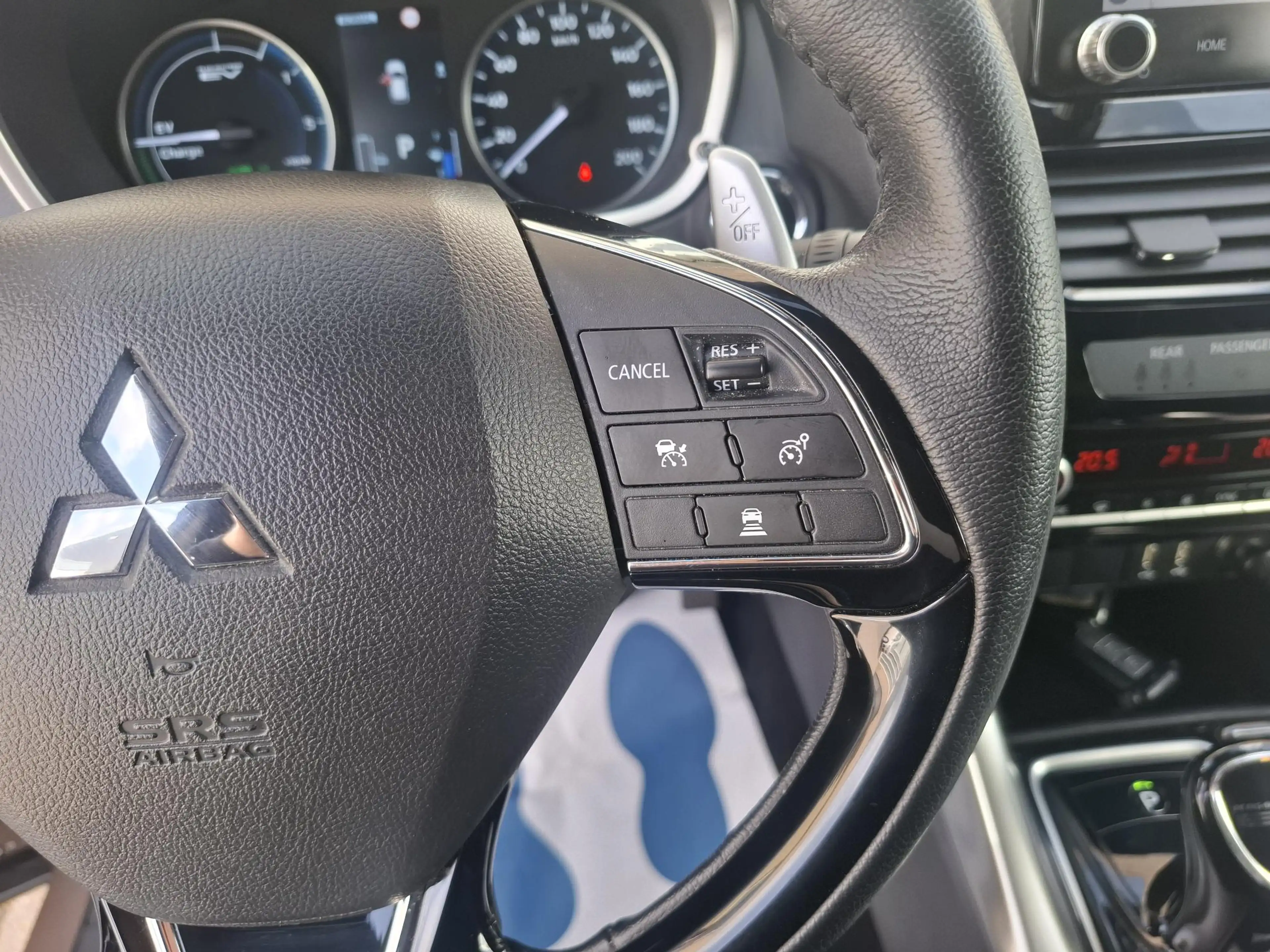 Mitsubishi Eclipse Cross 2.4 PHEV Business Executive SOH 98% — photo 33