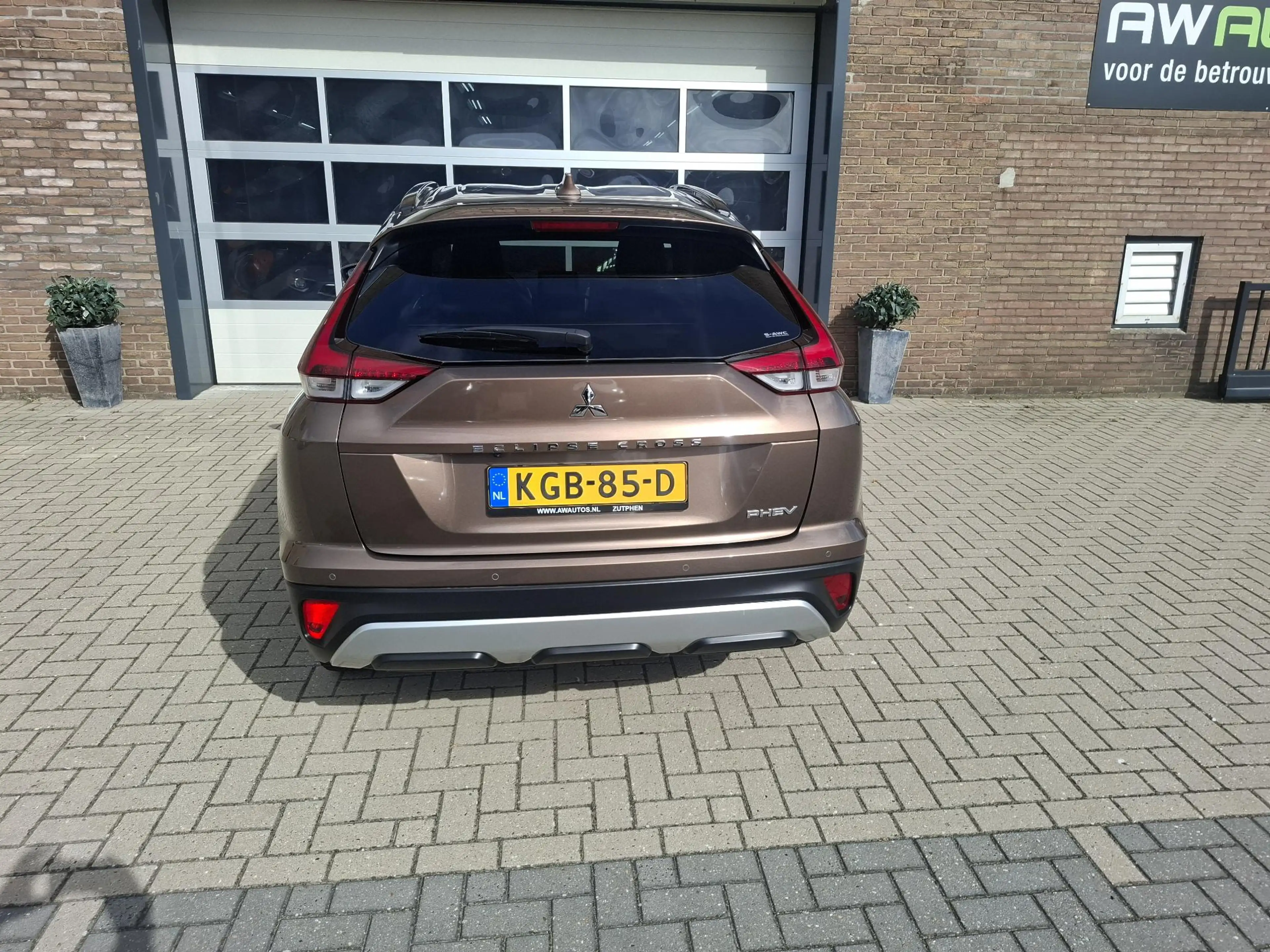 Mitsubishi Eclipse Cross 2.4 PHEV Business Executive SOH 98% — photo 35