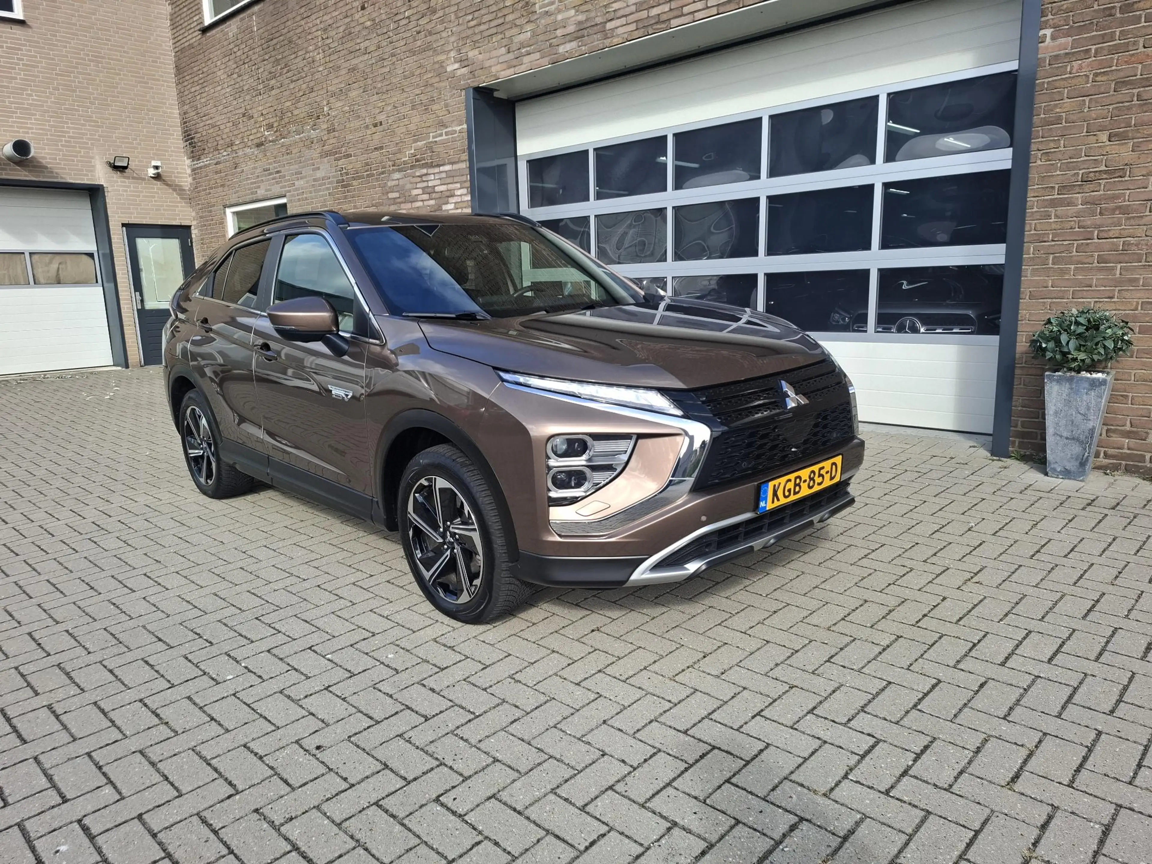 Mitsubishi Eclipse Cross 2.4 PHEV Business Executive SOH 98% — photo 26