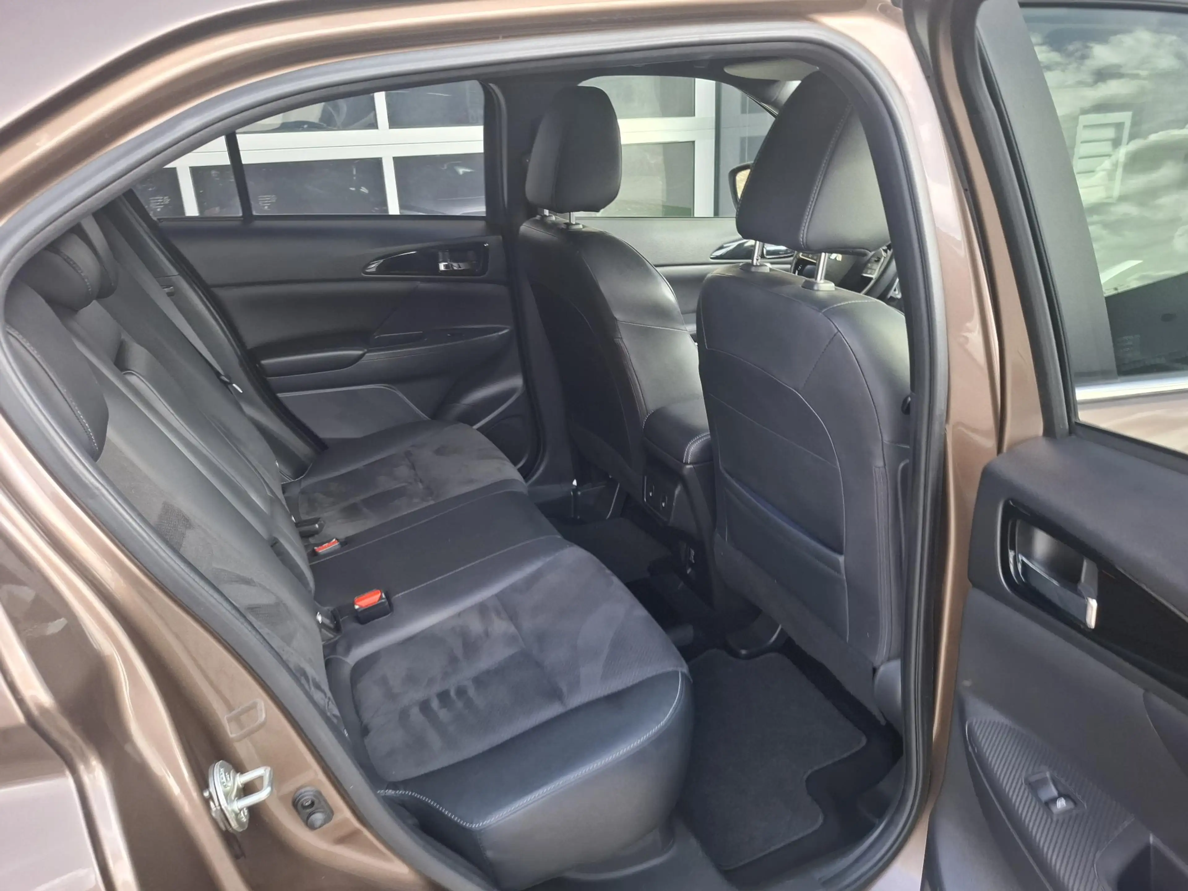 Mitsubishi Eclipse Cross 2.4 PHEV Business Executive SOH 98% — photo 29