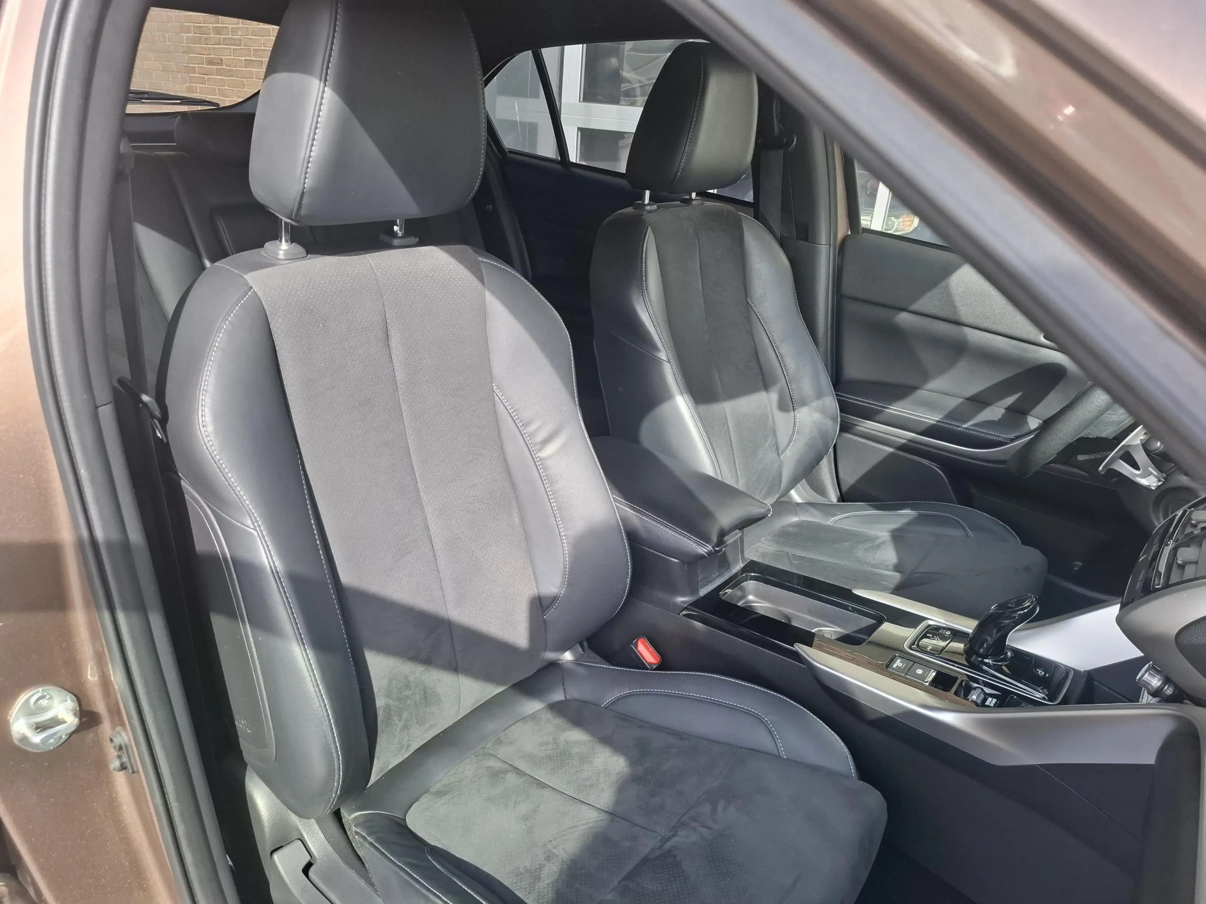 Mitsubishi Eclipse Cross 2.4 PHEV Business Executive SOH 98% — photo 28