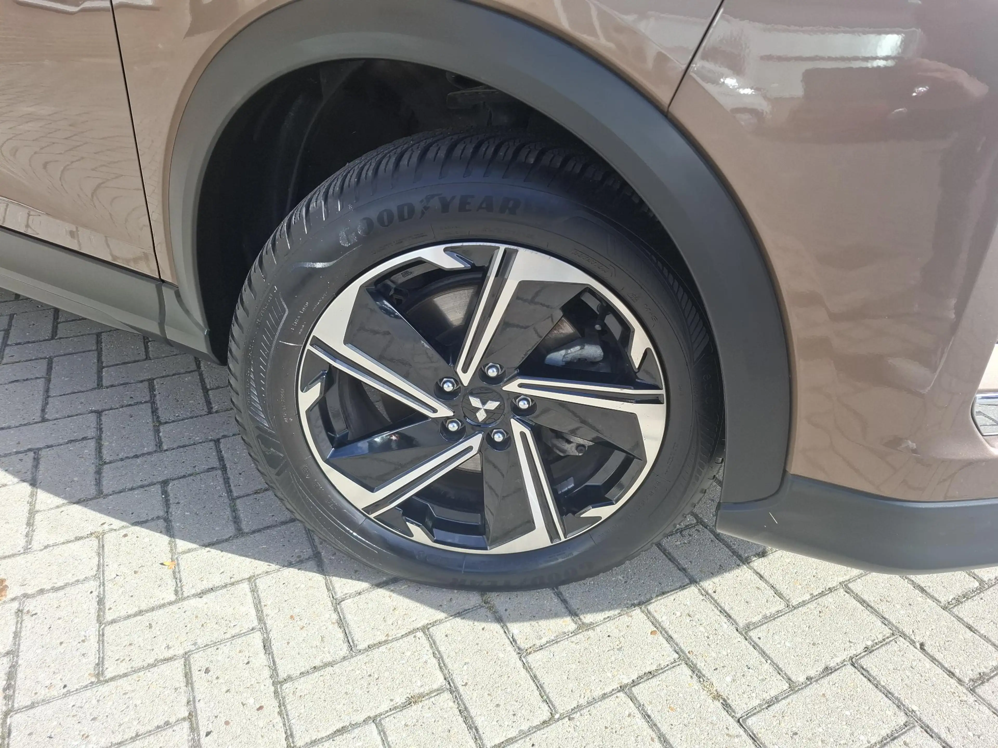 Mitsubishi Eclipse Cross 2.4 PHEV Business Executive SOH 98% — photo 6